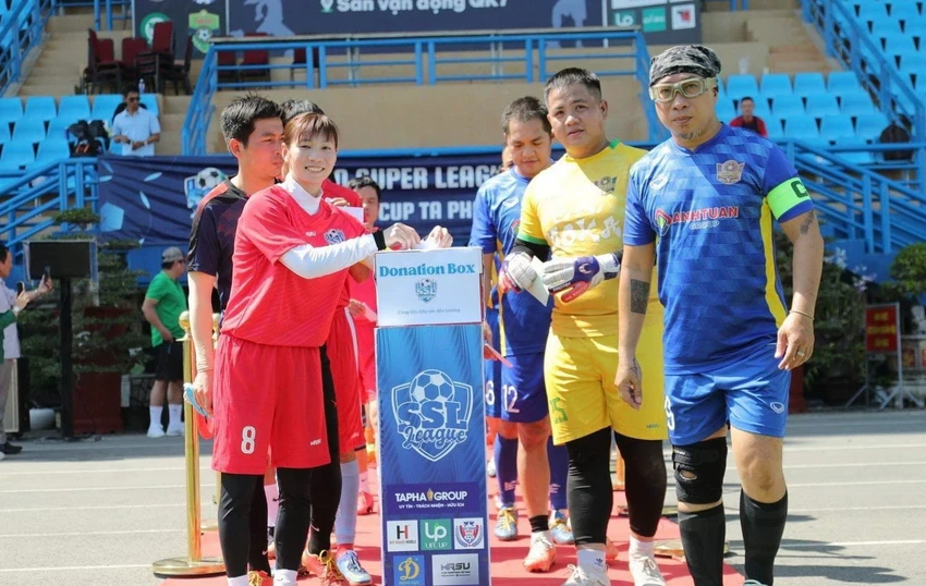 tet-nghia-tinh-cua-thuy-trang-va-long-nhan-ai-tu-hat-giong-nho.jpg