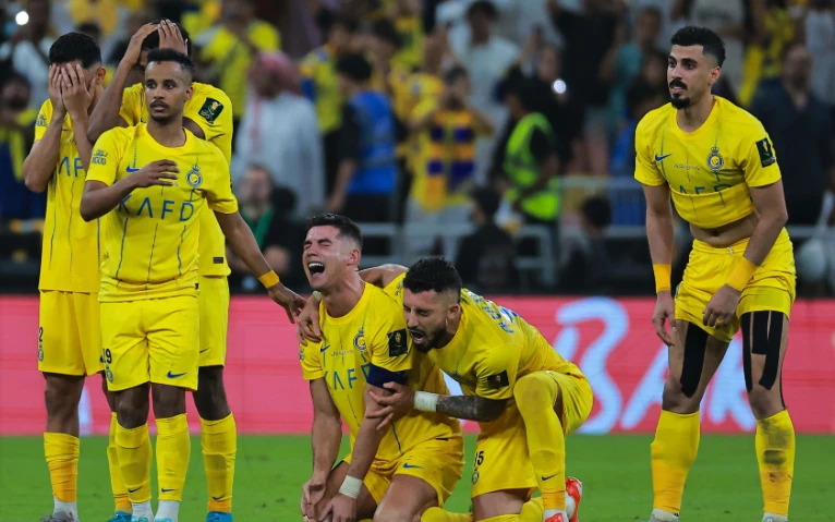 Ronaldo bật khóc