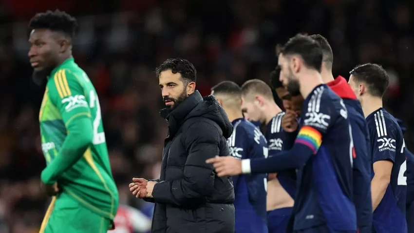 các ngôi sao MU bỏ áo khoác vì Mazraoui
