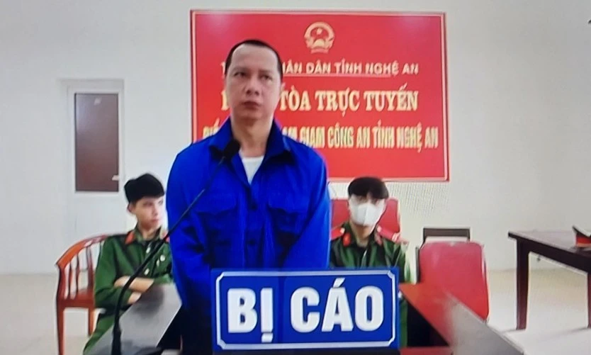 Bị cáo Bùi Văn Mãng tại điểm cầu thành phần ở Trại tạm giam Công an tỉnh Nghệ An. Ảnh: Q.T
