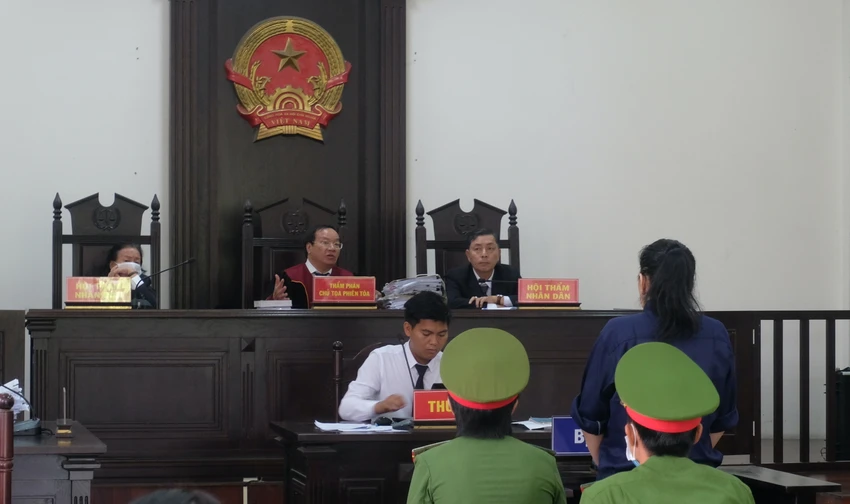 HĐXX xét hỏi bị cáo Nguyễn Thị Bích Thủy. ẢNH: SONG MAI HĐXX xét hỏi bị cáo Nguyễn Thị Bích Thủy. ẢNH: SONG MAI