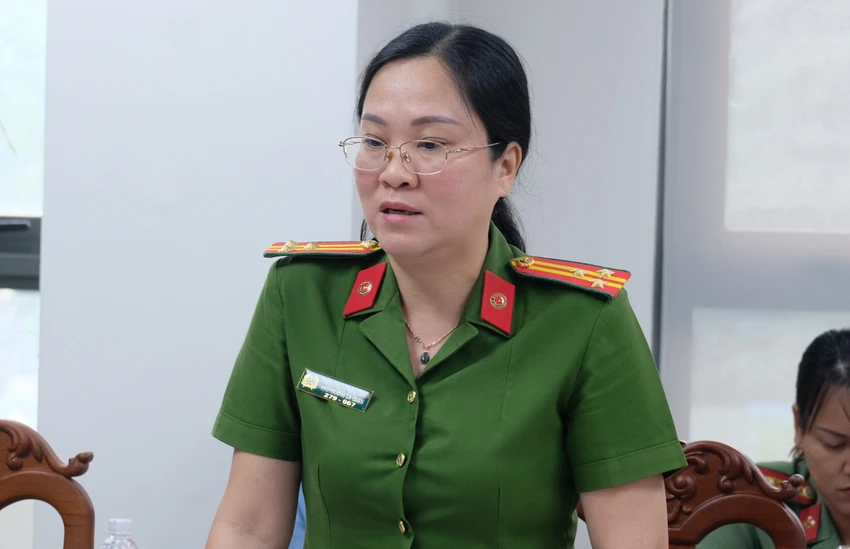 Thượng tá Trần Thụy Thảo Trinh, Phó trưởng Công an quận 3. ẢNH: SONG MAI Thượng tá Trần Thụy Thảo Trinh, Phó trưởng Công an quận 3. ẢNH: SONG MAI