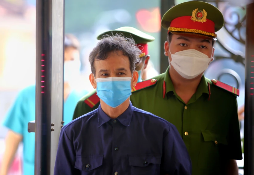 Bị cáo Trần Văn Bang tại tòa sơ thẩm hồi tháng 5-2023. Ảnh: SONG MAI