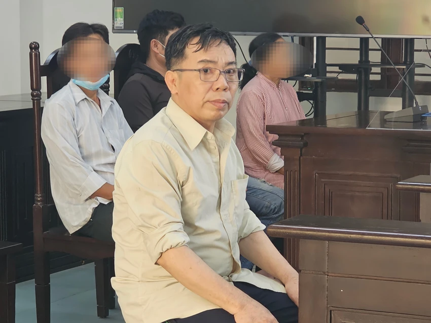 Bị cáo Phan Đức Hồng. ẢNH: SONG MAI Bị cáo Phan Đức Hồng. ẢNH: SONG MAI