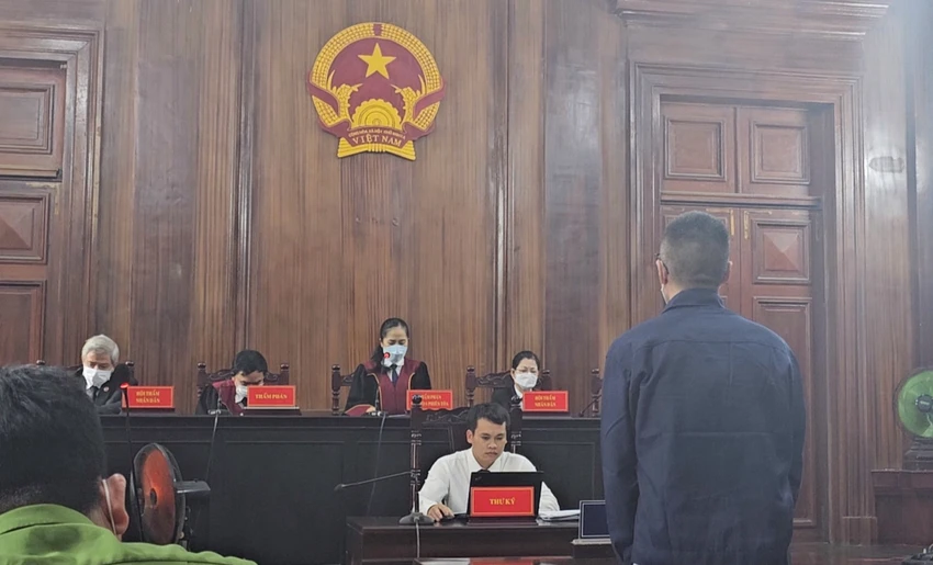 HĐXX tuyên án bị cáo Jeong Incheol. ẢNH: SONG MAI. HĐXX tuyên án bị cáo Jeong Incheol. ẢNH: SONG MAI.