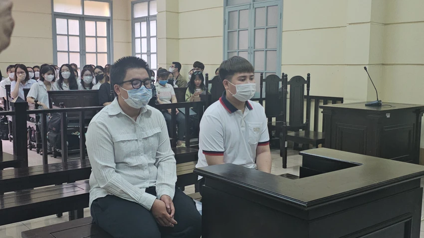 Hai bị cáo đồng phạm với Trang Nemo trong vụ án. ẢNH: SONG MAI Hai bị cáo đồng phạm với Trang Nemo trong vụ án. ẢNH: SONG MAI