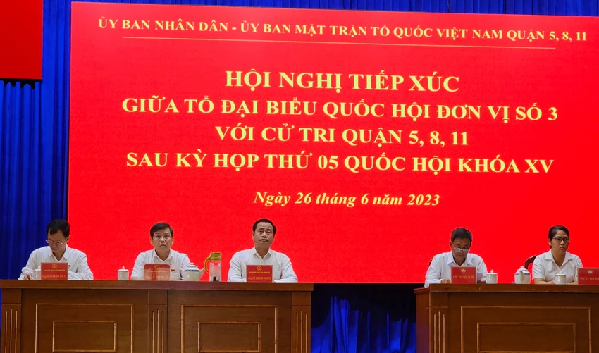 Tổ đại biểu Quốc hội TP.HCM đơn vị số 3 tiếp xúc cử tri quận 5, quận 8 và quận 11. Ảnh: SONG MAI Tổ đại biểu Quốc hội TP.HCM đơn vị số 3 tiếp xúc cử tri quận 5, quận 8 và quận 11. Ảnh: SONG MAI