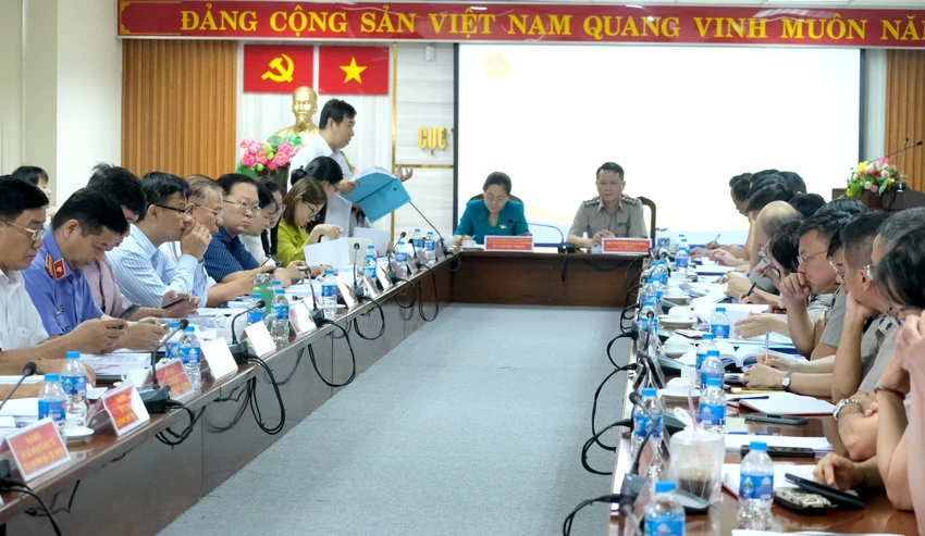 Toàn cảnh buổi giám sát của HĐND TP tại Cục THADS TP.HCM. Ảnh: SONG MAI Toàn cảnh buổi giám sát của HĐND TP tại Cục THADS TP.HCM. Ảnh: SONG MAI