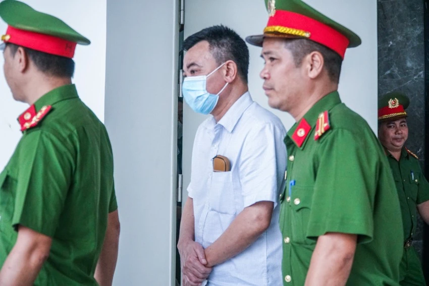 Bị cáo Nguyễn Anh Tuấn, cựu phó giám đốc Công an TP Hà Nội, đã nộp 1,5 triệu USD. Ảnh: PHI HÙNG Bị cáo Nguyễn Anh Tuấn, cựu phó giám đốc Công an TP Hà Nội, đã nộp 1,5 triệu USD. Ảnh: PHI HÙNG