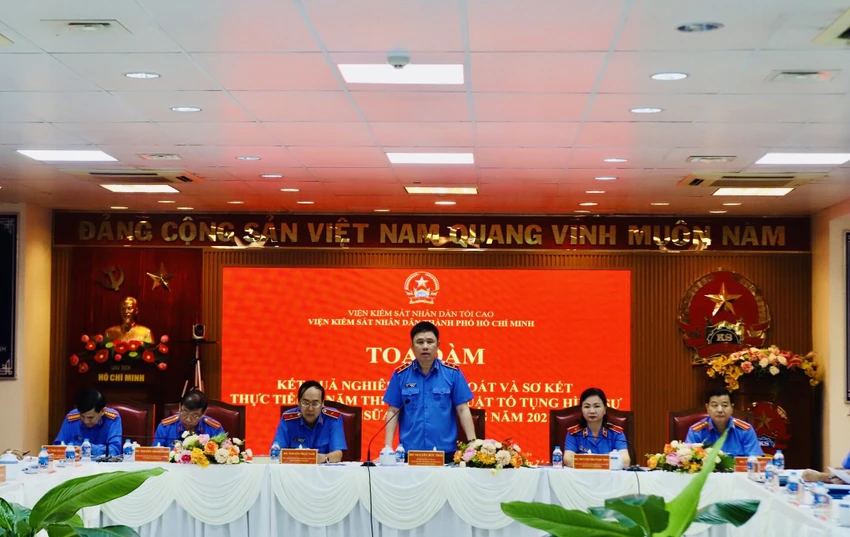 Viện trưởng VKSND TP.HCM Nguyễn Đức Thái phát biểu tại buổi tọa đàm. Ảnh: SONG MAI