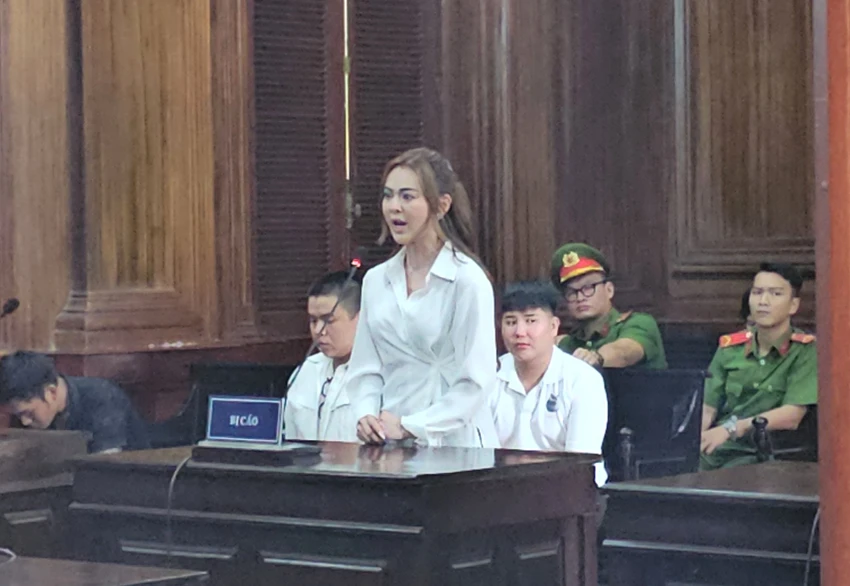 Bị cáo Trang Nemo tự bào chữa tại tòa. Ảnh: SONG MAI Bị cáo Trang Nemo tự bào chữa tại tòa. Ảnh: SONG MAI
