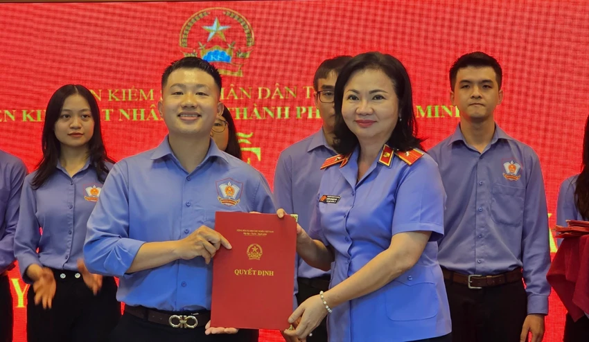 trao quyet dịnh cong chuc.jpg