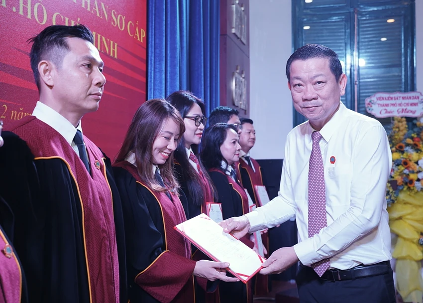 and-tp-hcm-trao-quyet-dinh-bo-nhiem-tham-phan-so-cap-trung-cap-5.jpg