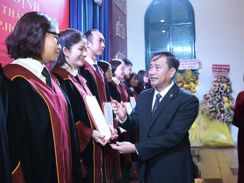 tand-tp-hcm-trao-quyet-dinh-bo-nhiem-tham-phan-so-cap-trung-cap-8.jpg
