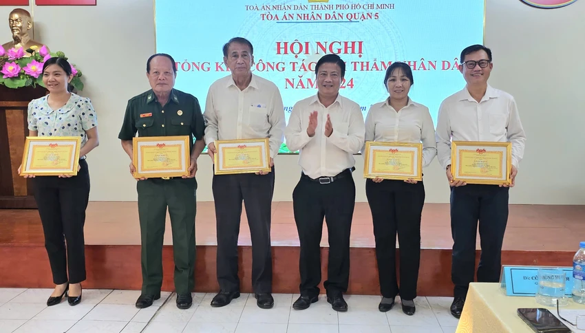 and-quan-5-hoi-tham-nhan-dan-dam-bao-hoat-dong-xet-xu-doc-lap-tuan-theo-phap-luat-1.jpg
