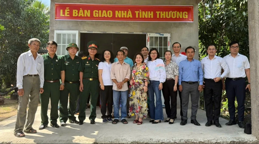 and-quan-1-tham-gia-cong-tac-cham-lo-nguoi-ngheo-dip-tet-2025.jpg