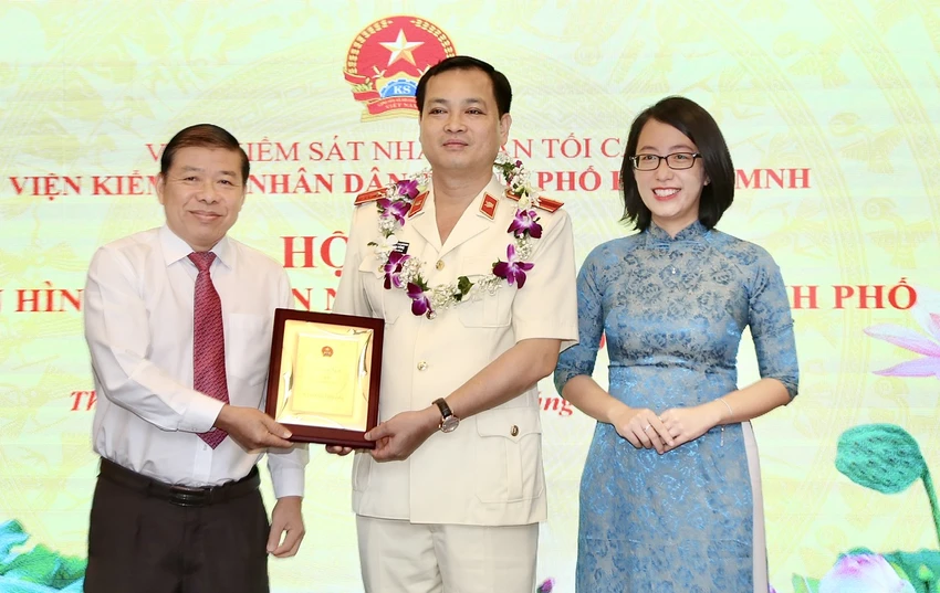 vksnd-tp-hcm-vinh-danh-40-ca-nhan-va-6-tap-the-guong-dien-hinh-tien-tien-1.jpg