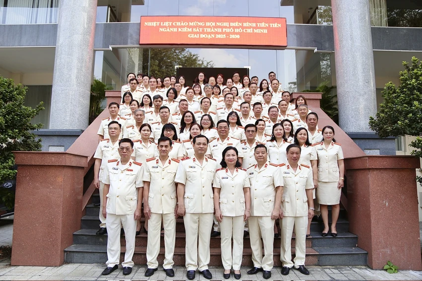 vksnd-tp-hcm-vinh-danh-40-ca-nhan-va-6-tap-the-guong-dien-hinh-tien-tien-4.jpg