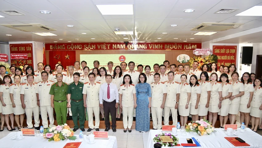 vksnd-tp-hcm-vinh-danh-40-ca-nhan-va-6-tap-the-guong-dien-hinh-tien-tien-8.jpg