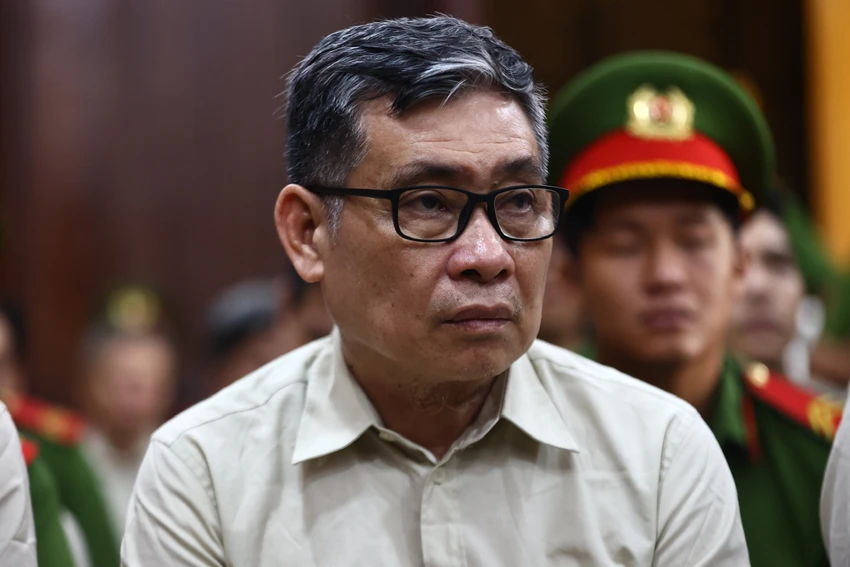 hinh-anh-ngay-dau-xet-xu-cuu-chu-tich-tinh-an-giang-nhan-tien-tiep-tay-khai-thac-cat-lau-18.jpg