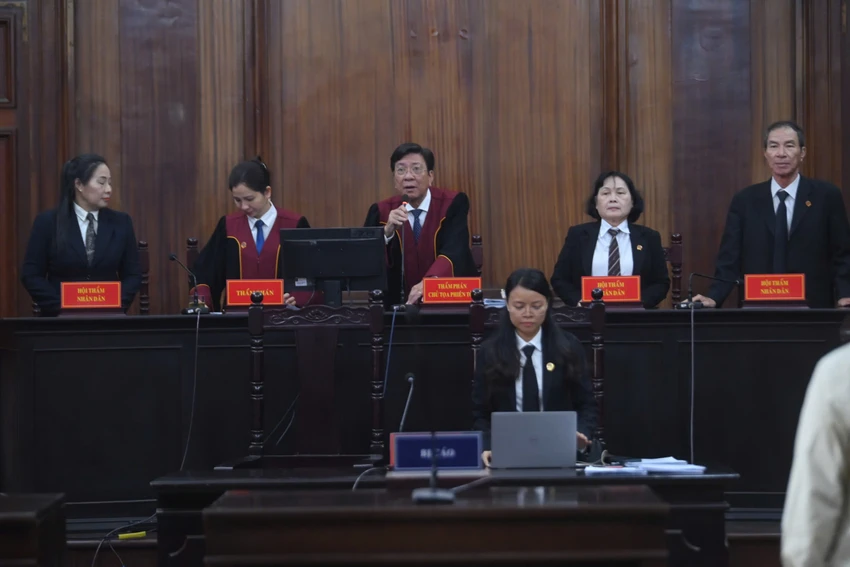 vu-trung-hau-68-khai-thac-cat-lau-toa-trieu-tap-chu-no-cua-le-quang-binh-1.jpg