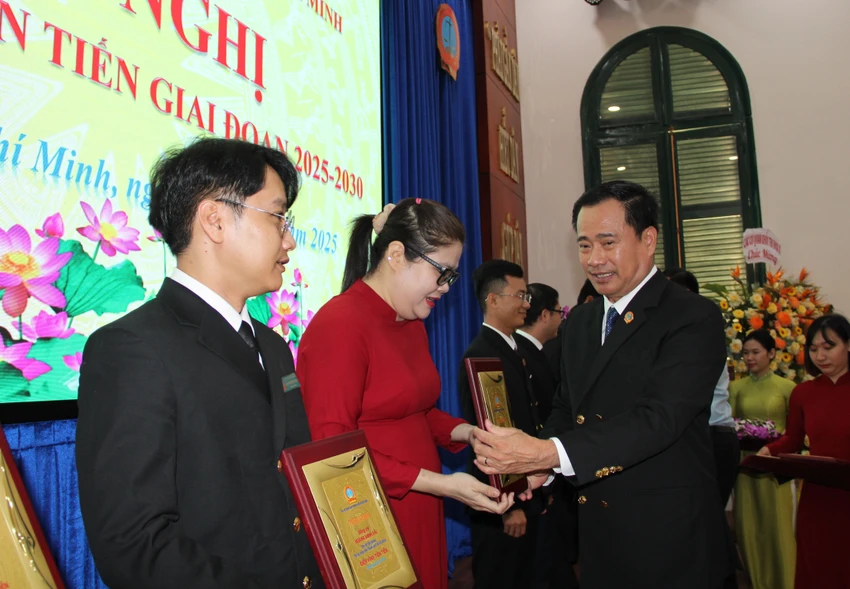 TAND TP.HCM vinh danh 27 cá nhân và 6 tập thể điển hình tiên tiến