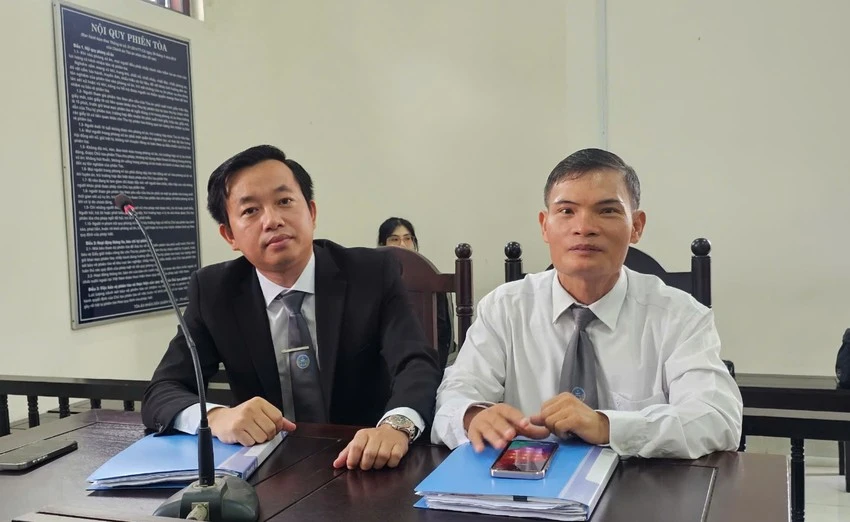 dien-bien-moi-vu-ca-si-duy-manh-kien-mercedes-benz-viet-nam-.jpeg