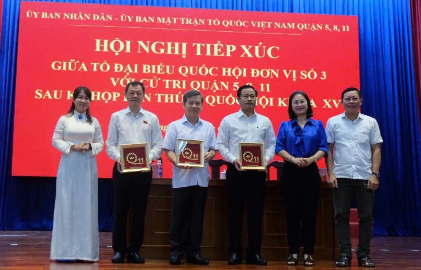 cu-tri-noi-ve-tinh-trang-tren-nong-duoi-lanh-.jpg