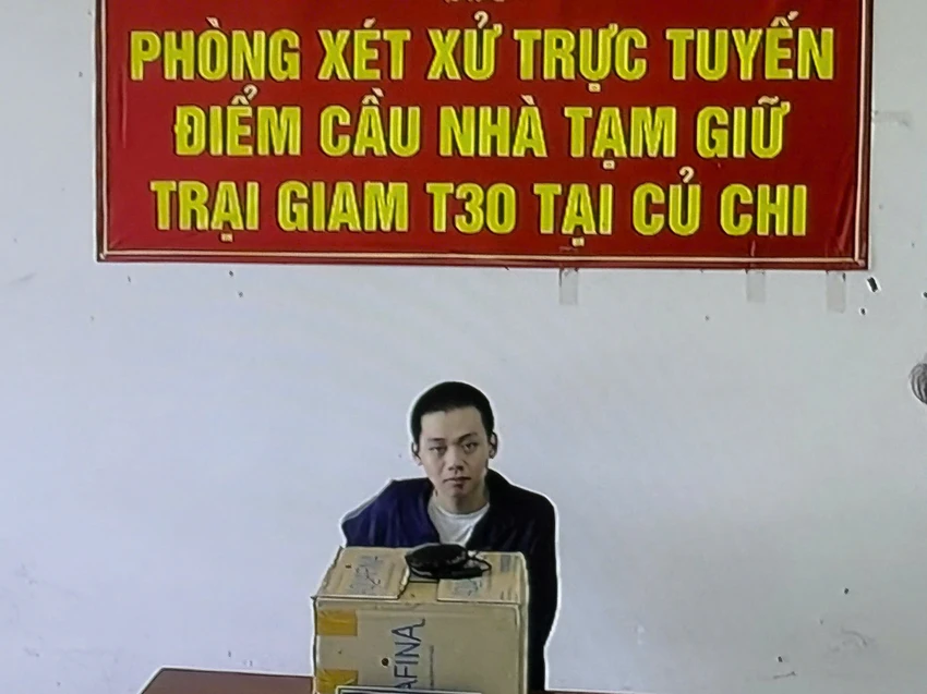 bi-chia-tay-vac-sung-den-nha-nguoi-yeu-cu-ban-tinh-dich-3.jpg