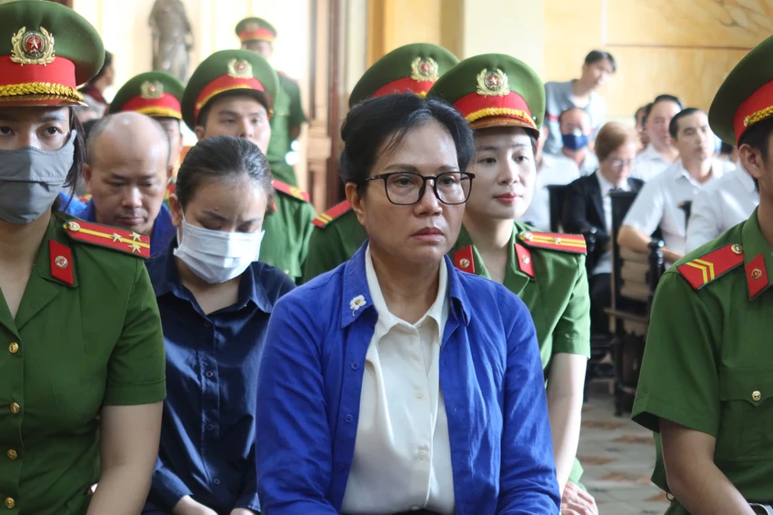cuu-tong-giam-doc-sjc-le-thuy-hang-xin-nhan-loi-truoc-toa-2.jpg