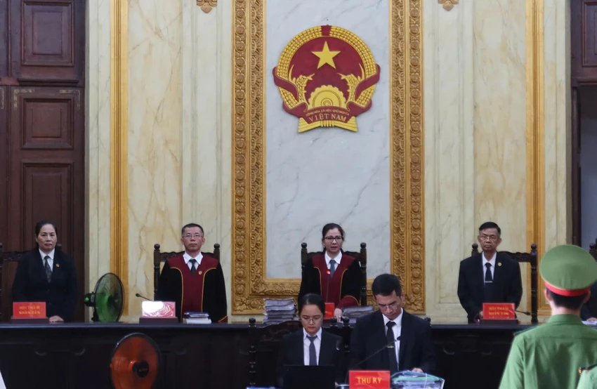 Cựu tổng giám đốc SJC Lê Thúy Hằng xin nhận lỗi trước tòa