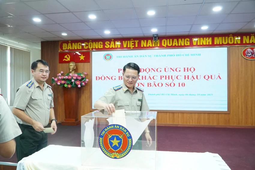 co-quan-thads-tp-hcm-ho-tro-hon-400-trieu-dong-cho-dong-bao-bi-thiet-hai-do-bao-so-10-1.jpg