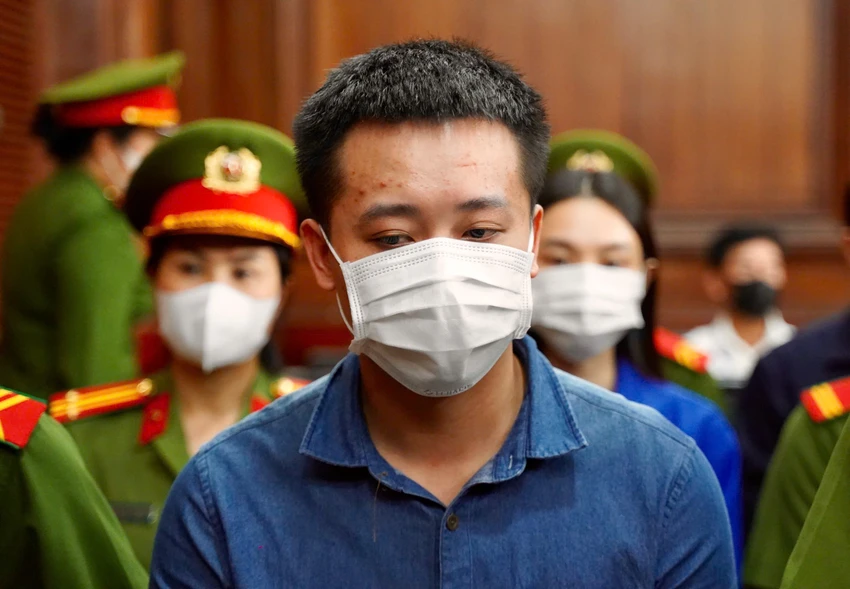 hoa-hau-thuy-tien-quang-linh-vlogs-hang-du-muc-45.jpg