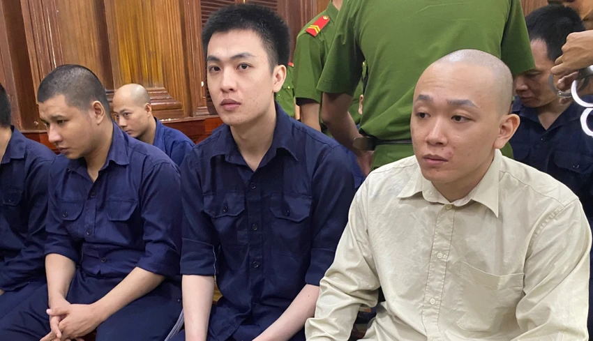 nhom-moi-noi-cho-vay-lai-cat-co-dung-bien-phap-manh-de-doi-no-.jpg