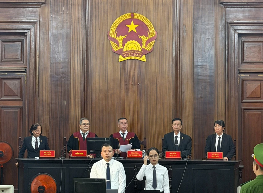 cuu-giam-doc-so-gd-dt-le-hong-son-gui-loi-xin-loi-den-nhan-dan-2.jpg