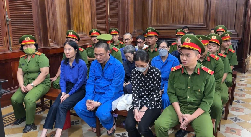 cuu-giam-doc-so-gd-dt-le-hong-son-gui-loi-xin-loi-den-nhan-dan.jpg