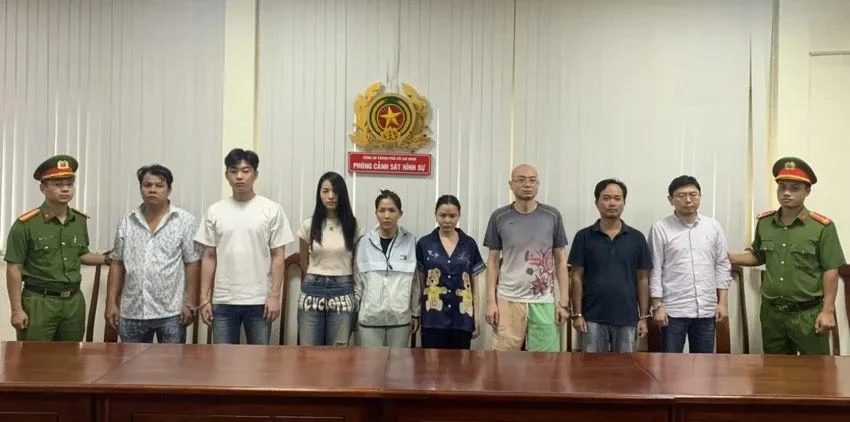 am-hieu-green-jacket-17-trong-duong-day-moi-gioi-mai-dam-cua-nhom-nguoi-han-quoc-2.jpg