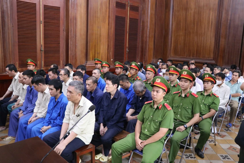 vu-an-nhan-hoi-lo-theo-chu-truong-tai-trung-tam-dang-kiem-50-04v-xet-xu-vang-mat-hai-bi-cao-2.jpg