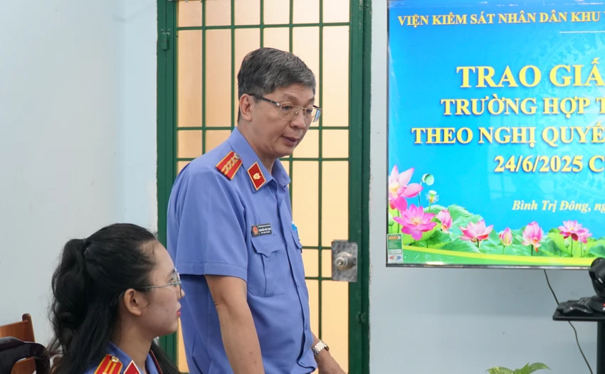 lan-dau-tien-thuc-hien-nghi-quyet-205-vksnd-khu-vuc-9-tp-hcm-kip-thoi-kien-nghi-cap-giay-khai-sinh-cho.JPG