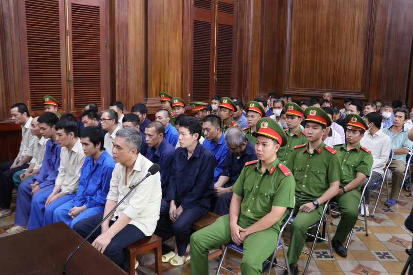 toan-canh-phien-xet-xu-64-bi-cao-trong-vu-dua-nhan-hoi-lo-tai-trung-tam-dang-kiem-50-04v-3.jpg