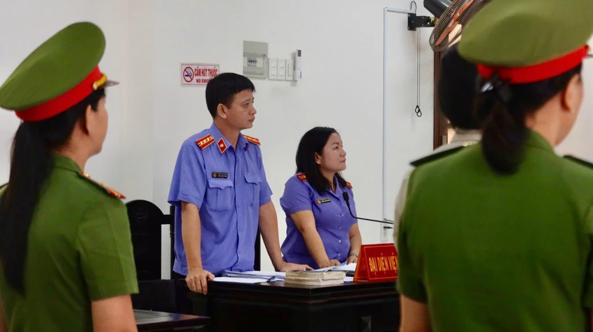 Đại diện VKS tại phiên xét xử. Ảnh: SONG MAI