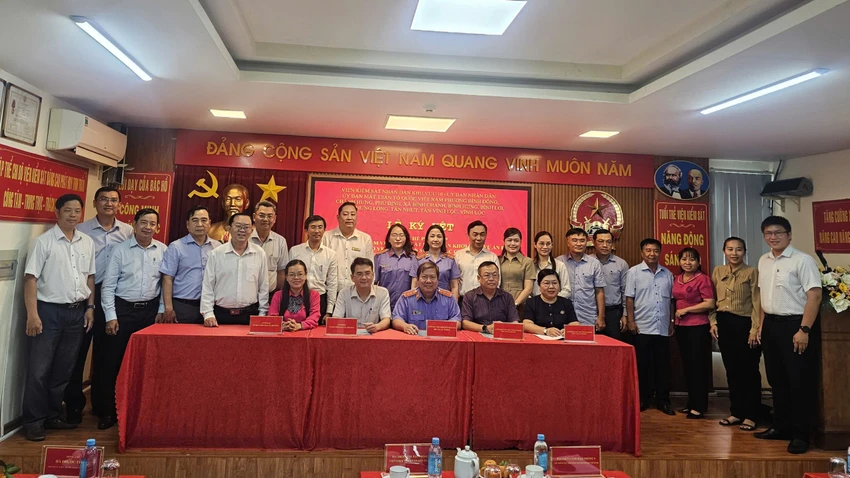 vksnd-khu-vuc-10-tp-hcm-ky-quy-che-phoi-hop-thuc-hien-nghi-quyet-205-bao-ve-nguoi-yeu-the-.jpg
