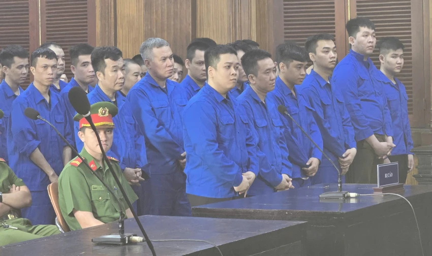 trom-sung-o-bao-tang-mang-len-nhom-phe-lieu-chien-tranh-bw-de-rao-ban.jpg