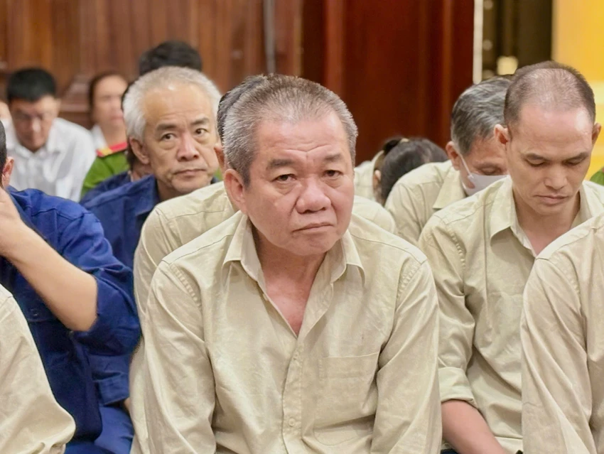 vu-cap-khong-chung-chi-dao-tao-lai-xe-cuu-giam-doc-trung-tam-ky-nang-thuc-hanh-co-gioi-gtvt-bi-de-nghi-den-30-nam-tu-.jpg