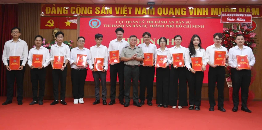 thads-tp.hcm-trao-quyet-dinh.jpg