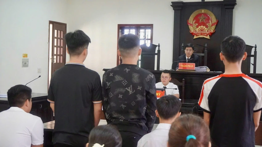 tand-khu-vuc-10-tp-hcm-ap-dung-bien-phap-xu-ly-chuyen-huong-cho-3-bi-can-xin-loi-bi-hai-tai-toa-.jpg