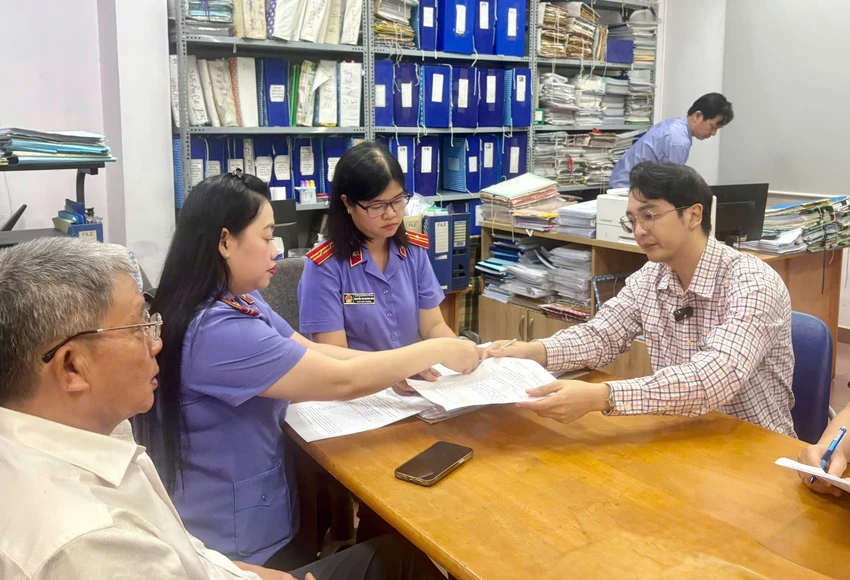 vksnd-khu-vuc-3-tp-hcm-bao-ve-loi-ich-cong-ban-giao-mat-bang-cho-cong-ty-dich-vu-cong-ich-quan-11-3.jpg