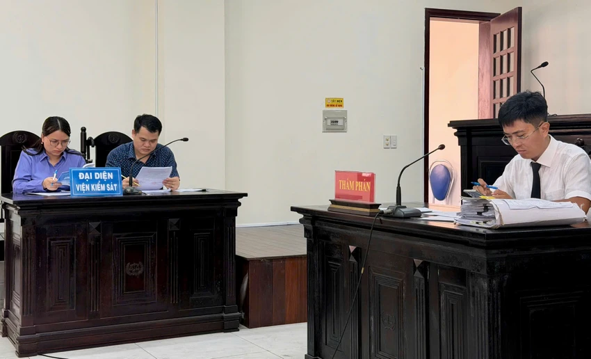 mot-bi-can-duoc-ap-dung-bien-phap-xu-ly-chuyen-huong-khien-trach-cam-den-quan-karaoke-2.jpg