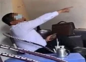 Giám đốc công ty đấu giá văng tục, hất nước vào người khác