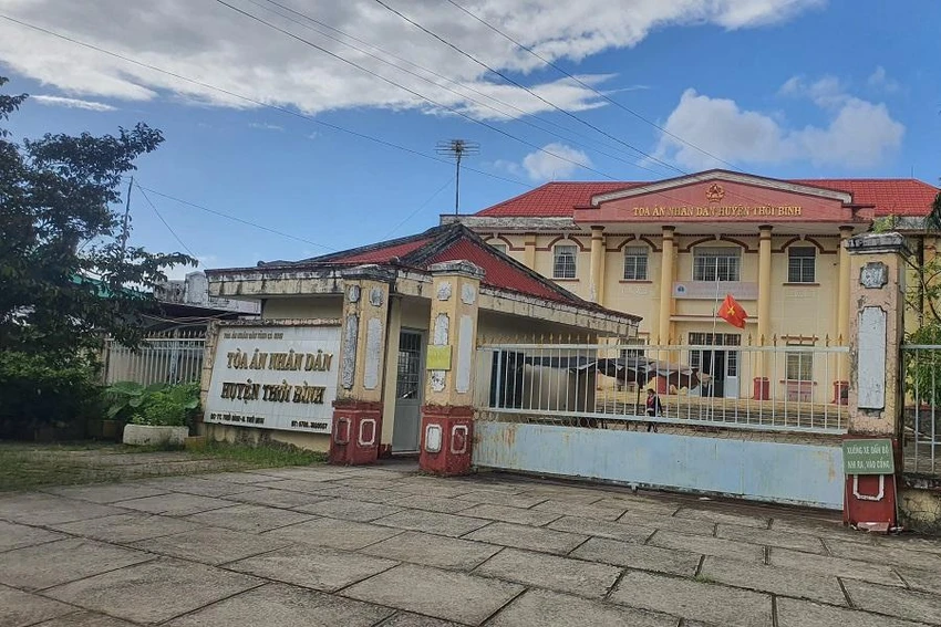 Chánh án Tòa án huyện Thới Bình đã chấp nhận tiếp nhận xử lý đơn yêu cầu mở thủ tục phá sản của ông T đối với một công ty. Ảnh: TRẦN VŨ